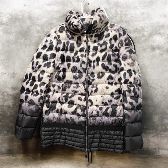 Moncler Jackets & Blazers - Moncler Black and White Animal Print Puffer Jacket size 1